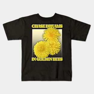 CHASE DREAMS IN GOLDEN HUES – yellow dandelions, the joy of spring Kids T-Shirt